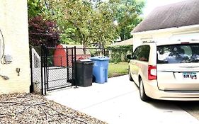 Homey 2 Bedroom Apartment, Minutes From Everything!